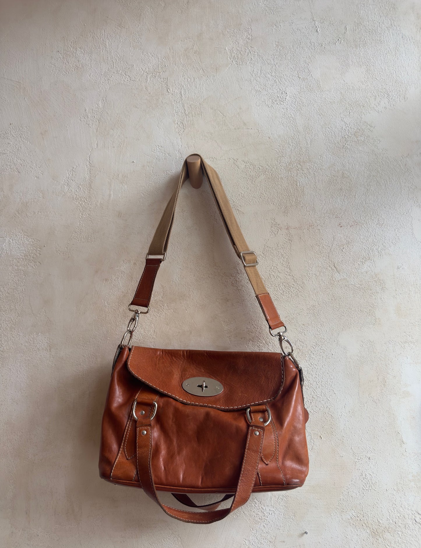 Vintage Tan Roots Bag